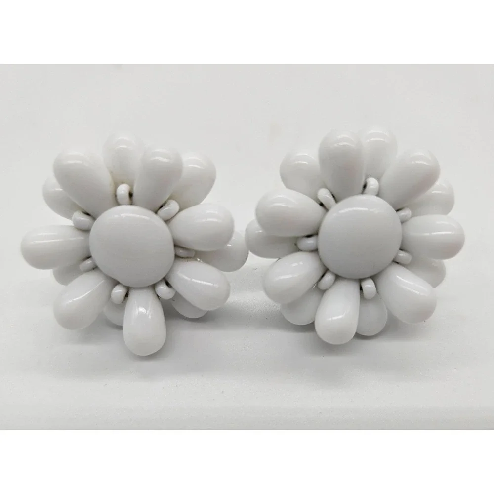 Vintage West Germany White Milk Glass Daisy Flower Screw Back Earrings Retro MCM